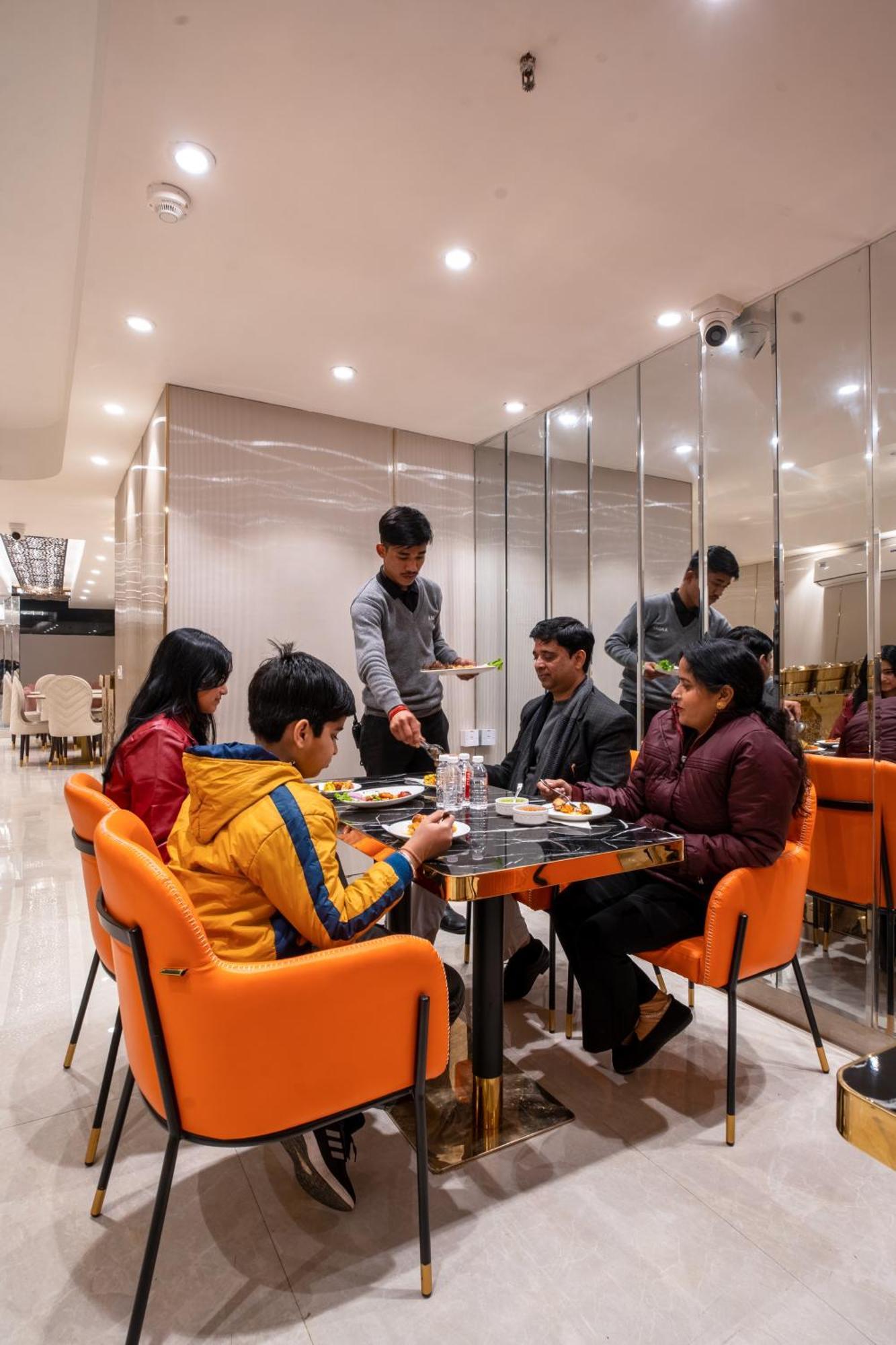 Hotel Ginger Palace Delhi Airport Ню Делхи Екстериор снимка
