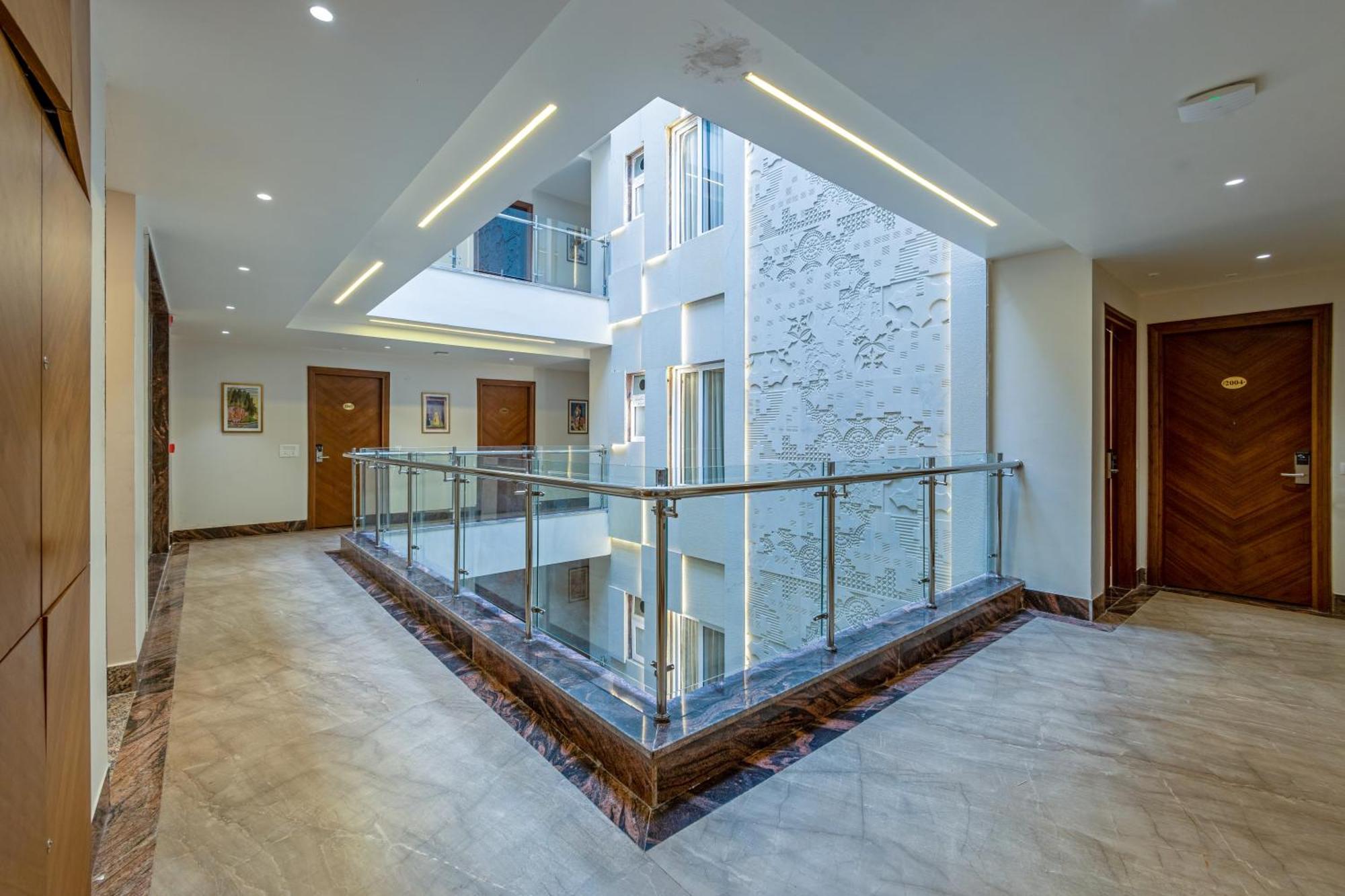 Hotel Ginger Palace Delhi Airport Ню Делхи Екстериор снимка